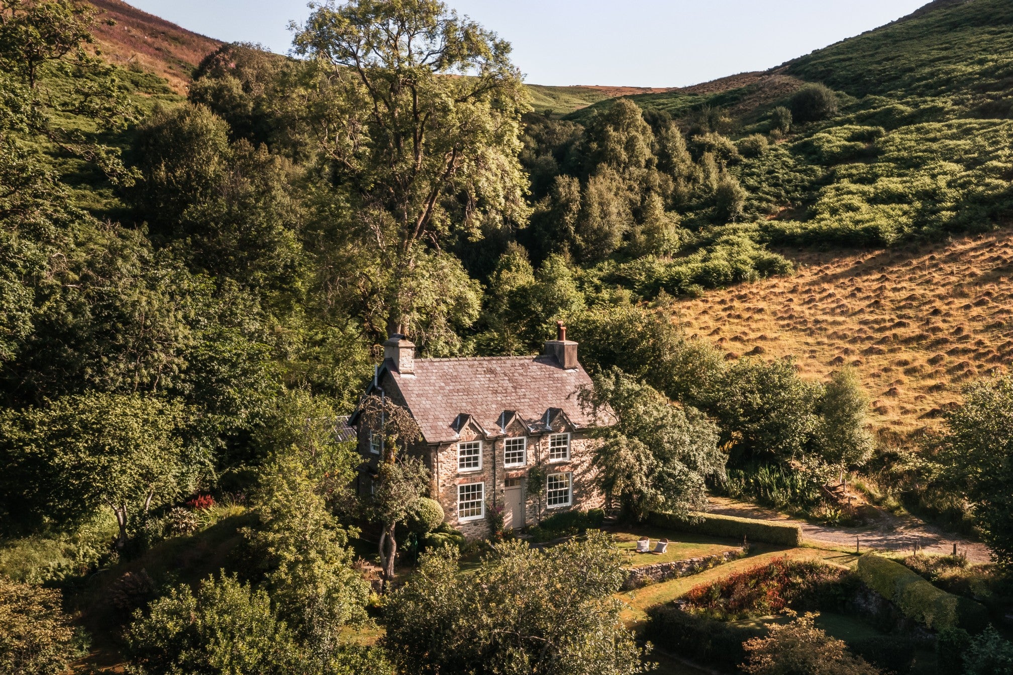 Countryside Set Designs British Countryside Design: A Study of the Perfectly Imperfect – Mayker ...