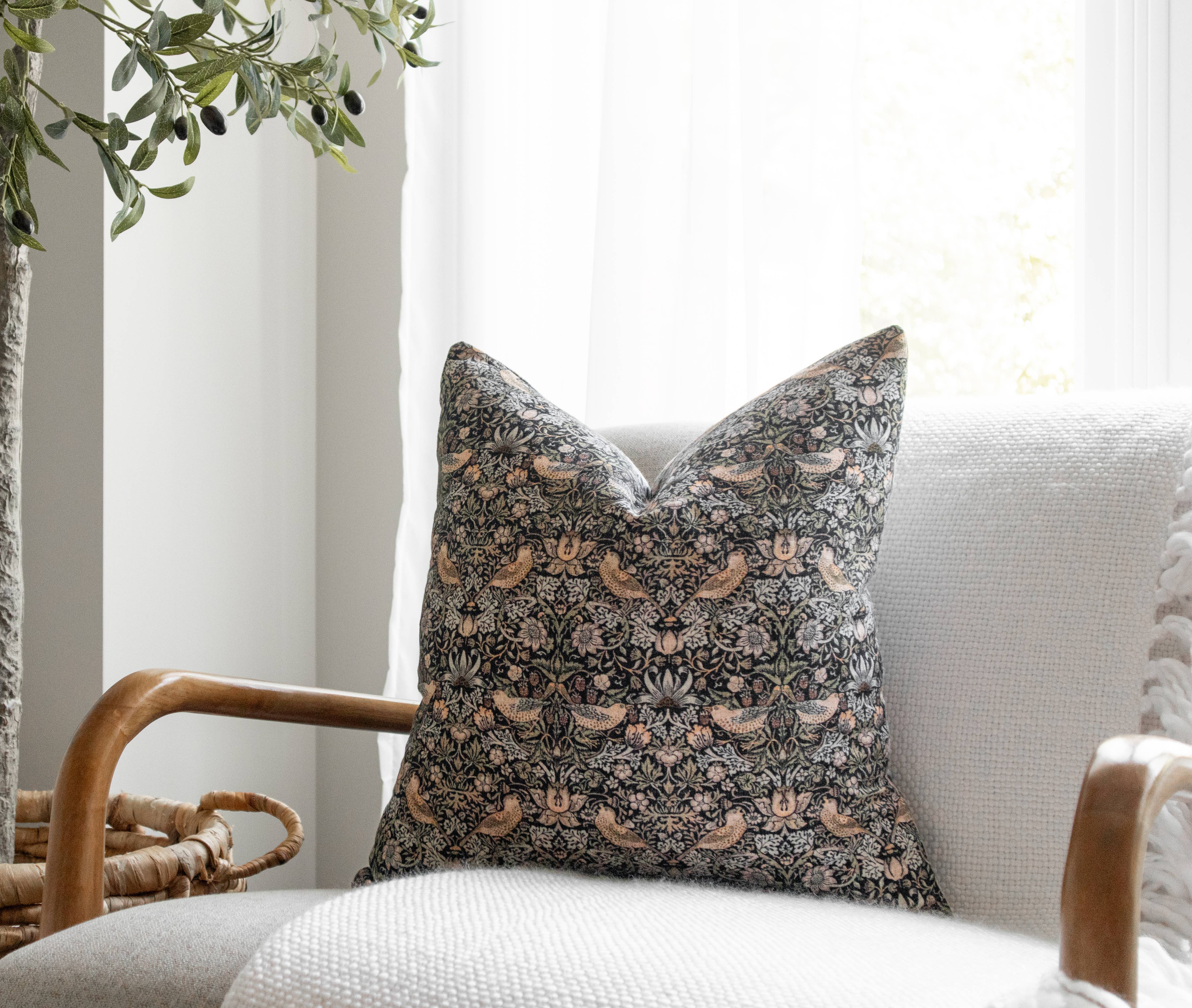 Enchanting Vines II Pillow Cover | Vintage Floral Throw: 22&quot; x 22&quot; / Printed Back